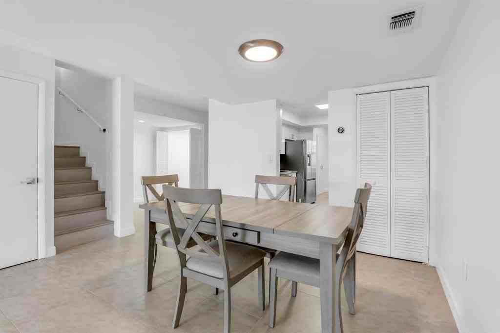 3827 Ne 166th St - Photo 5 of 33