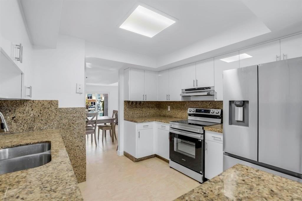 3827 Ne 166th St - Photo 6 of 33