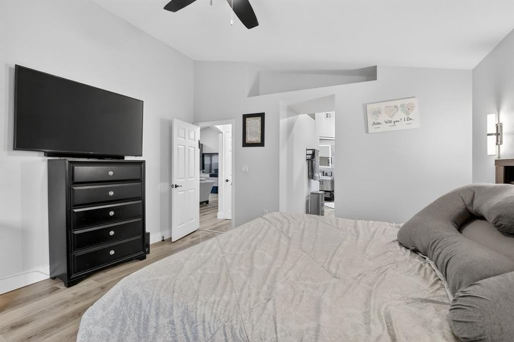 1051 Nw 124th Ter - Photo 7 of 37