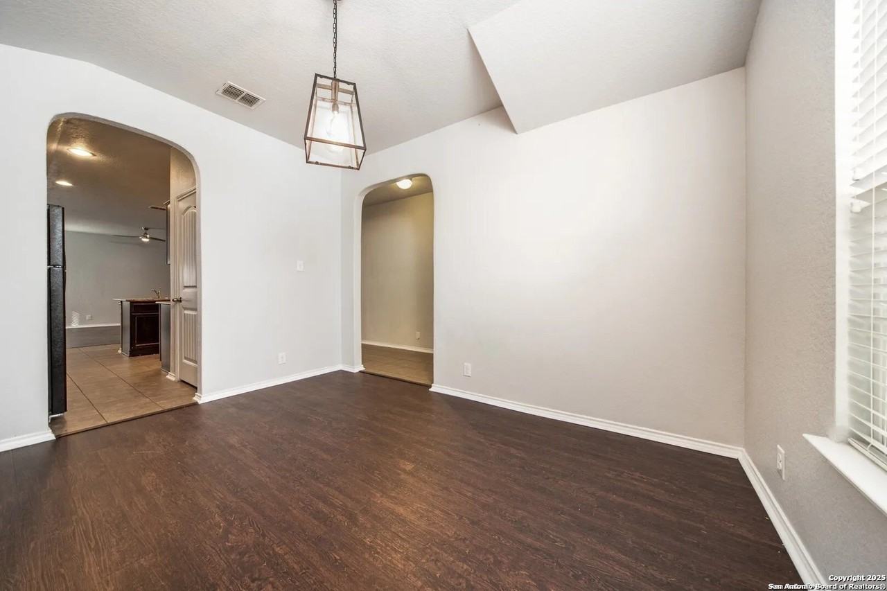 111 Lina Ln - Photo 4 of 11