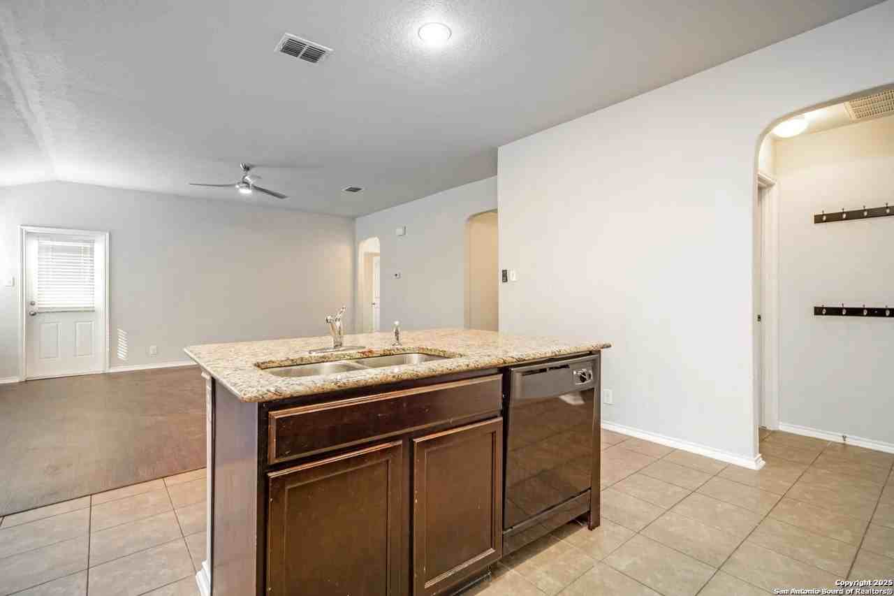 111 Lina Ln - Photo 6 of 11