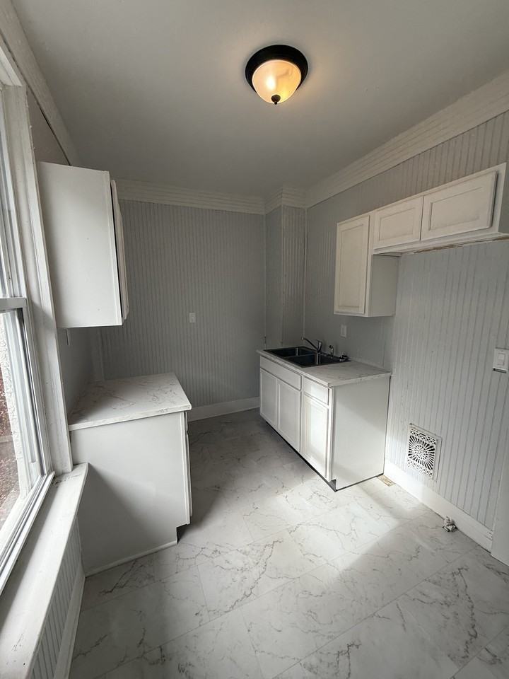 330 N Arsenal Ave #B - Photo 3 of 11