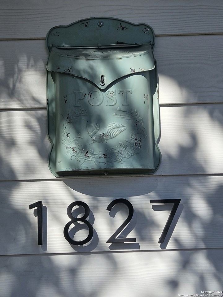 1827 W Ashby Pl - Photo 5 of 15