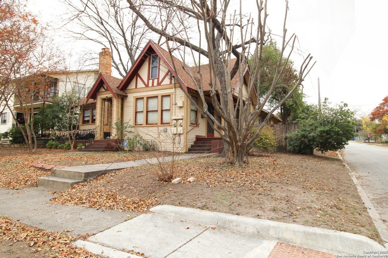 438 W Rosewood Ave - Photo 2 of 35