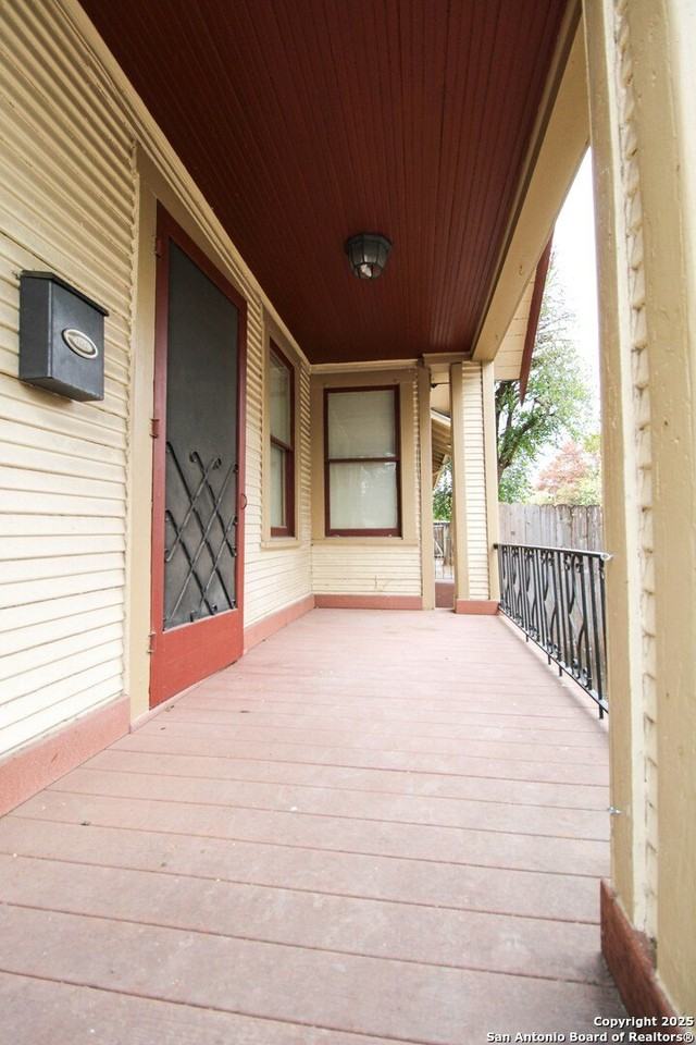 438 W Rosewood Ave - Photo 3 of 35