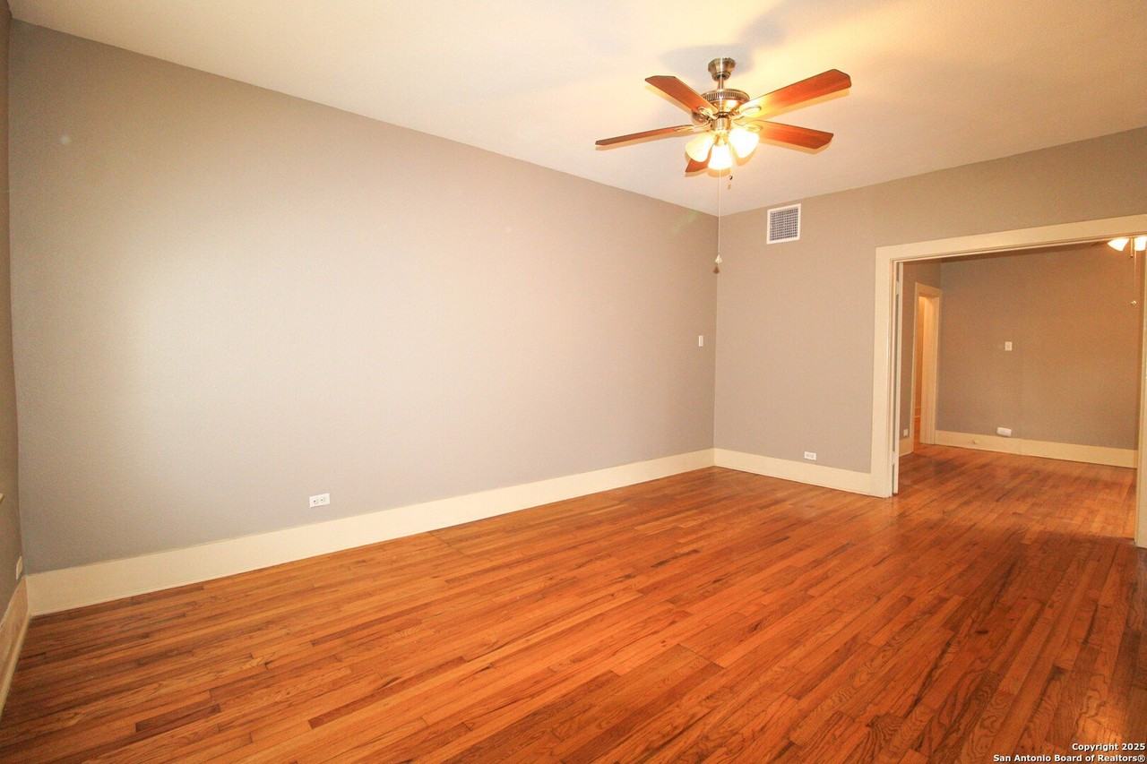 438 W Rosewood Ave - Photo 5 of 35