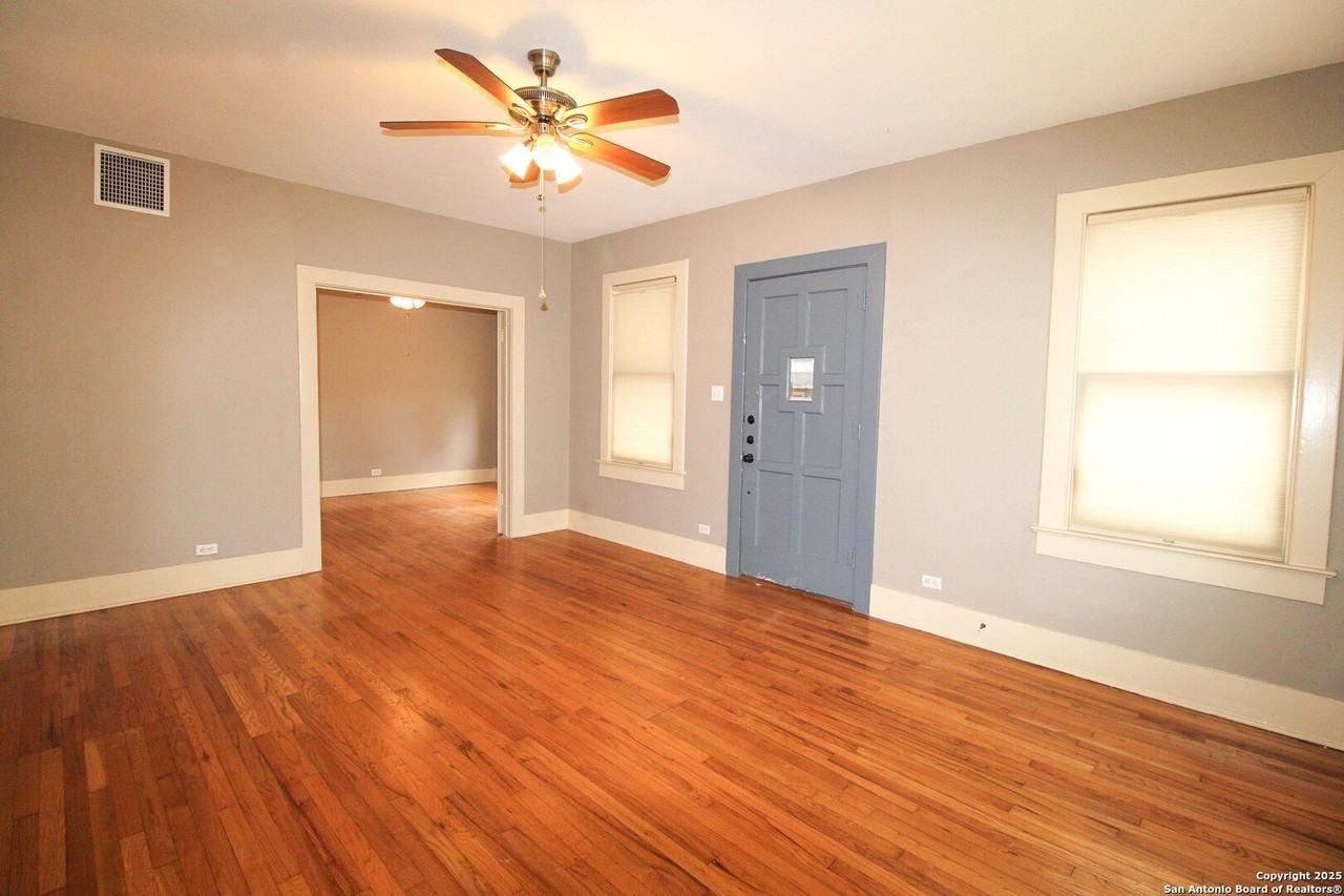 438 W Rosewood Ave - Photo 6 of 35