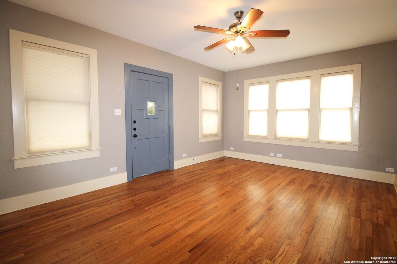 438 W Rosewood Ave - Photo 7 of 35