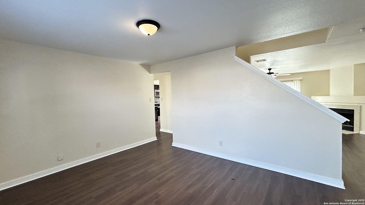 8018 Chestnut Gate Dr - Photo 5 of 38