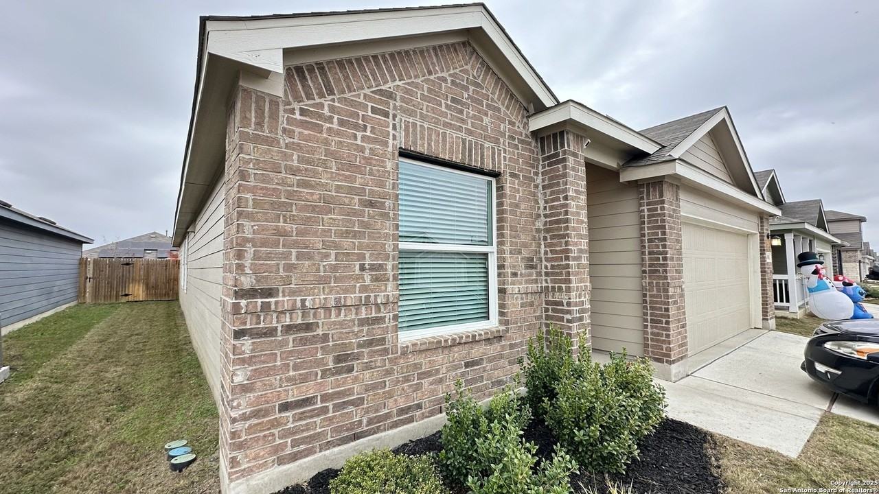 10811 Hernando Ct - Photo 3 of 34