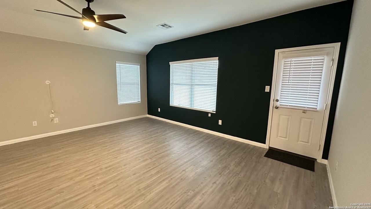 10811 Hernando Ct - Photo 7 of 34