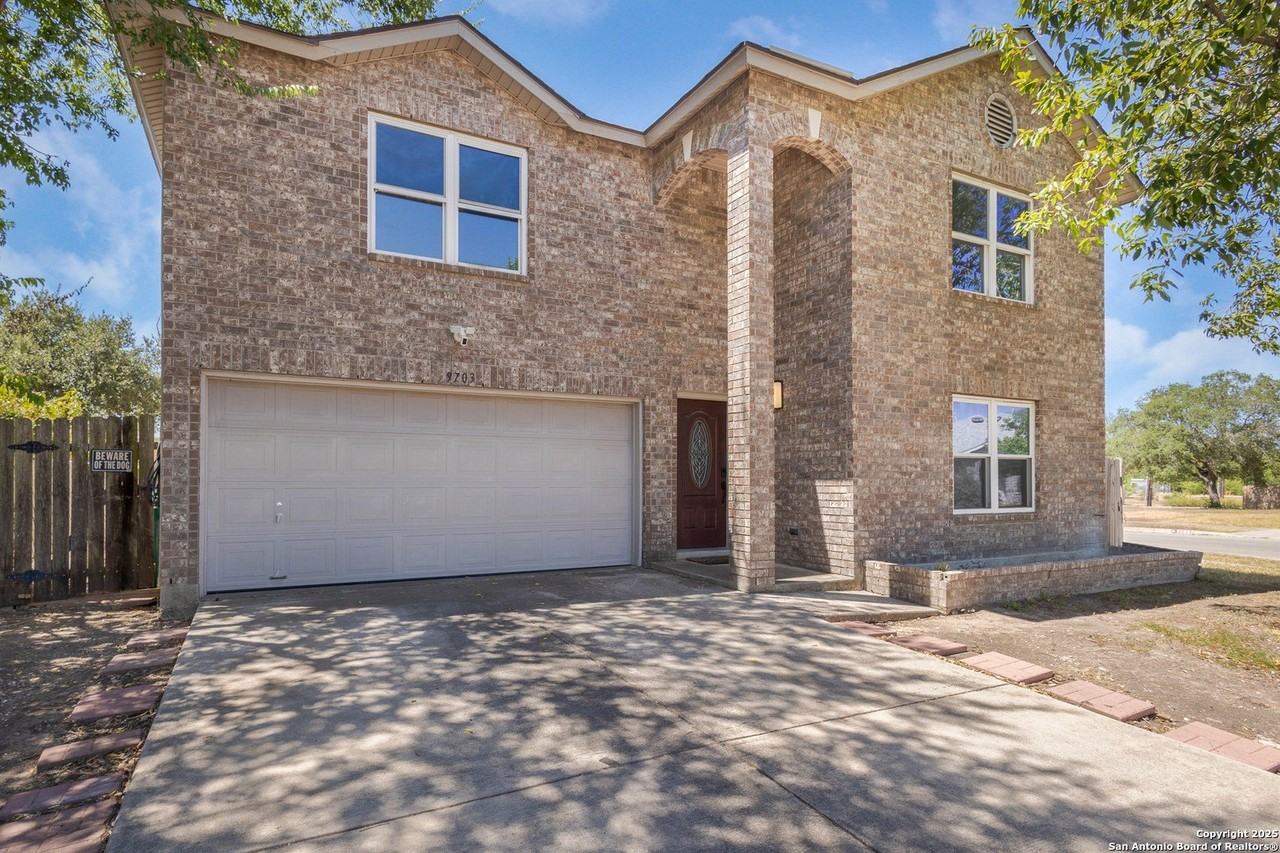 9703 Autumn Holw - Photo 3 of 42