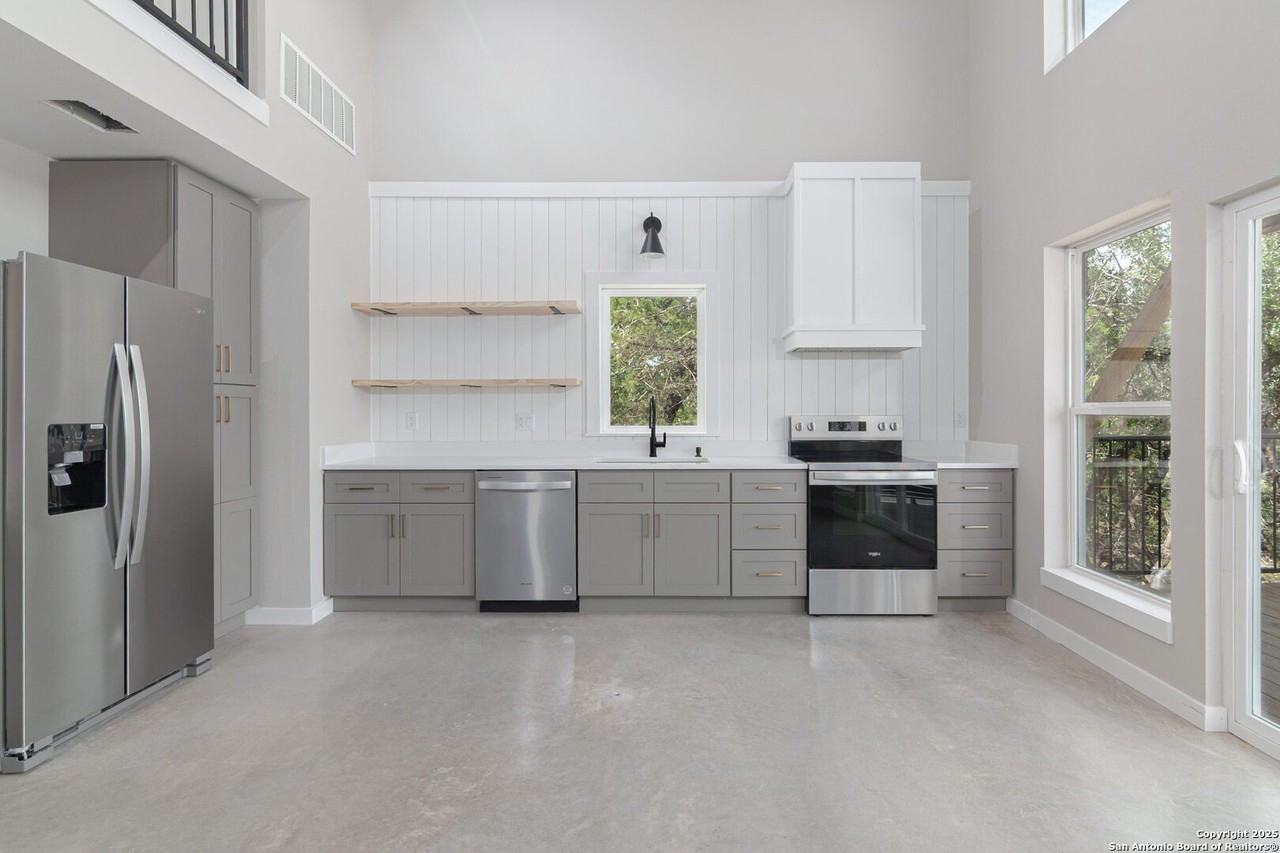 2004 Cedar Hill Dr Unit 5 #5 - Photo 6 of 27