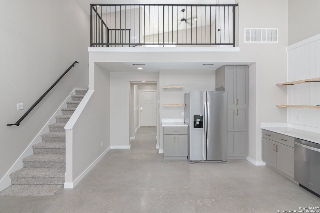 2004 Cedar Hill Dr Unit 5 #5 - Photo 7 of 27