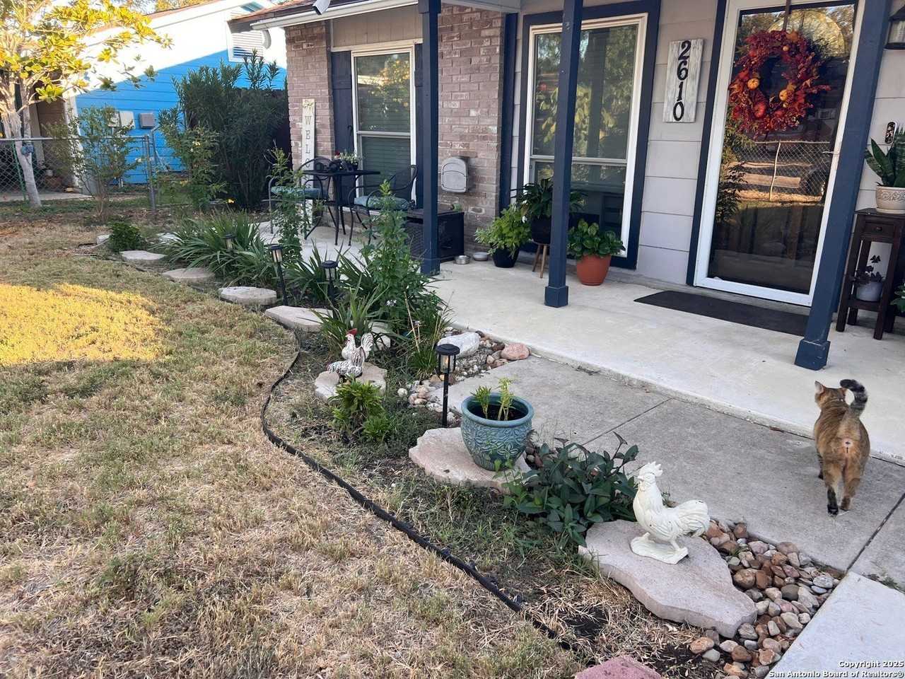 2610 Gibbens St - Photo 2 of 13