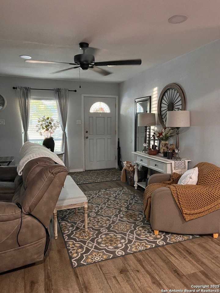 2610 Gibbens St - Photo 4 of 13