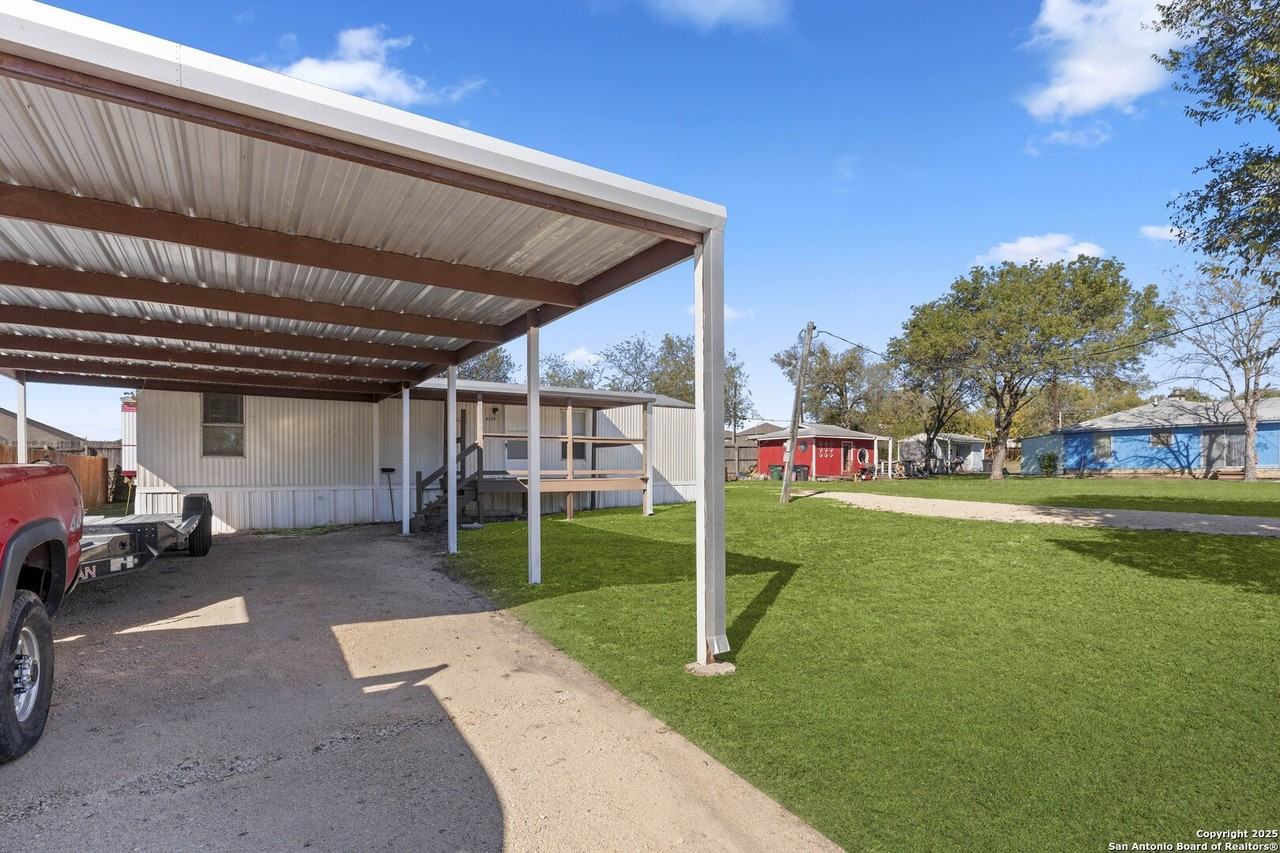 4300 Diversey Dr - Photo 2 of 14