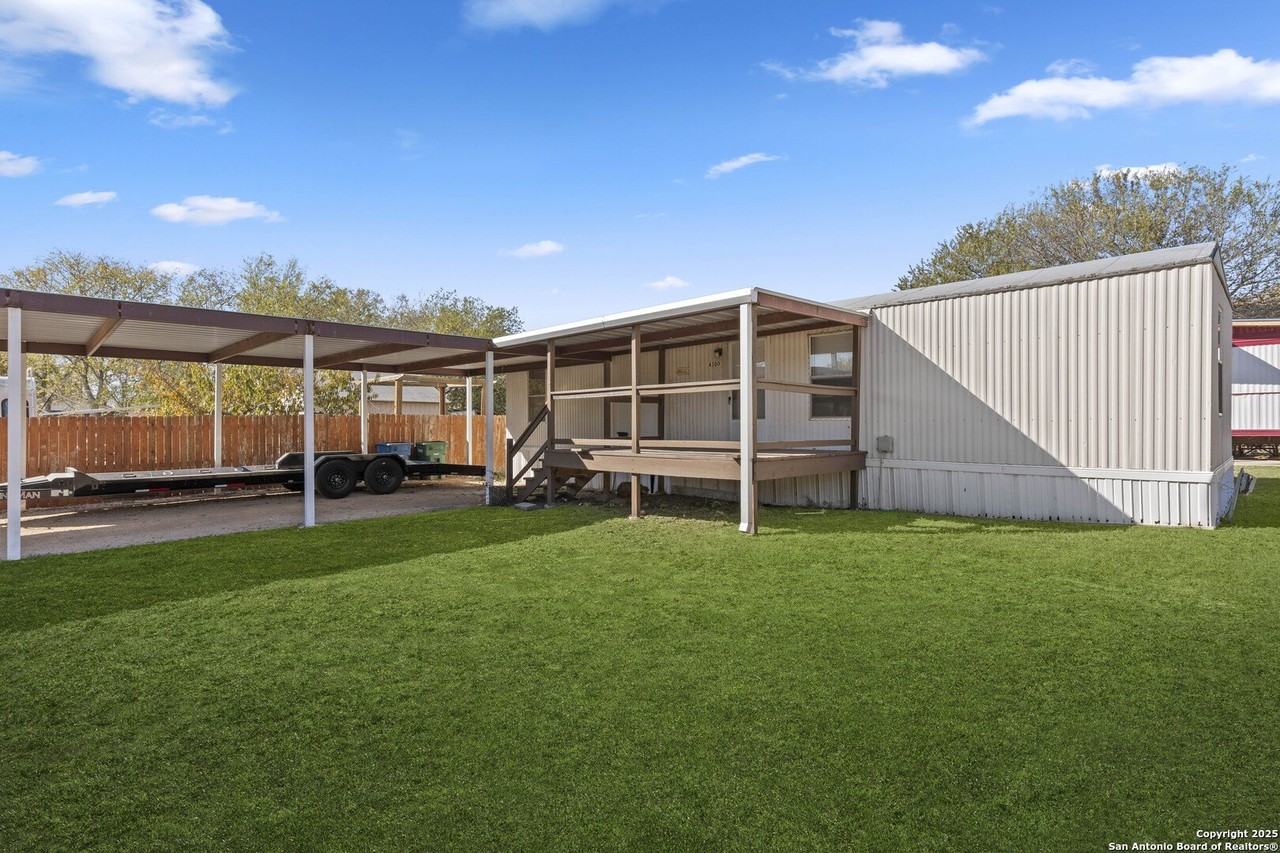 4300 Diversey Dr - Photo 3 of 14