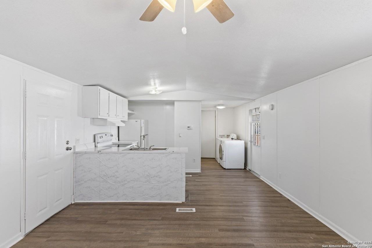 4300 Diversey Dr - Photo 5 of 14