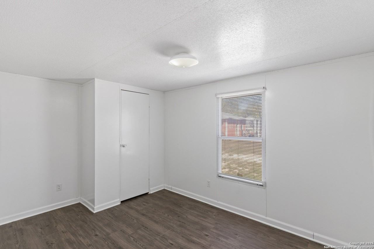 4300 Diversey Dr - Photo 6 of 14