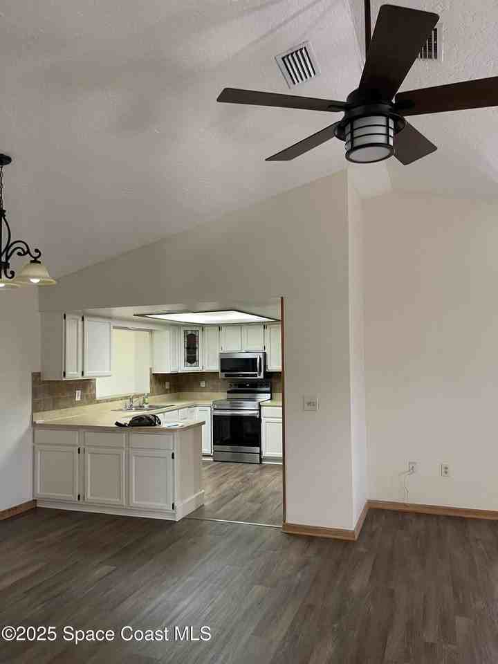 363 Emerson Dr Nw - Photo 5 of 17