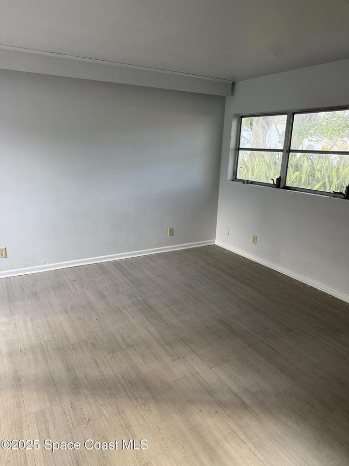 14 S Hilltop Dr - Photo 5 of 9