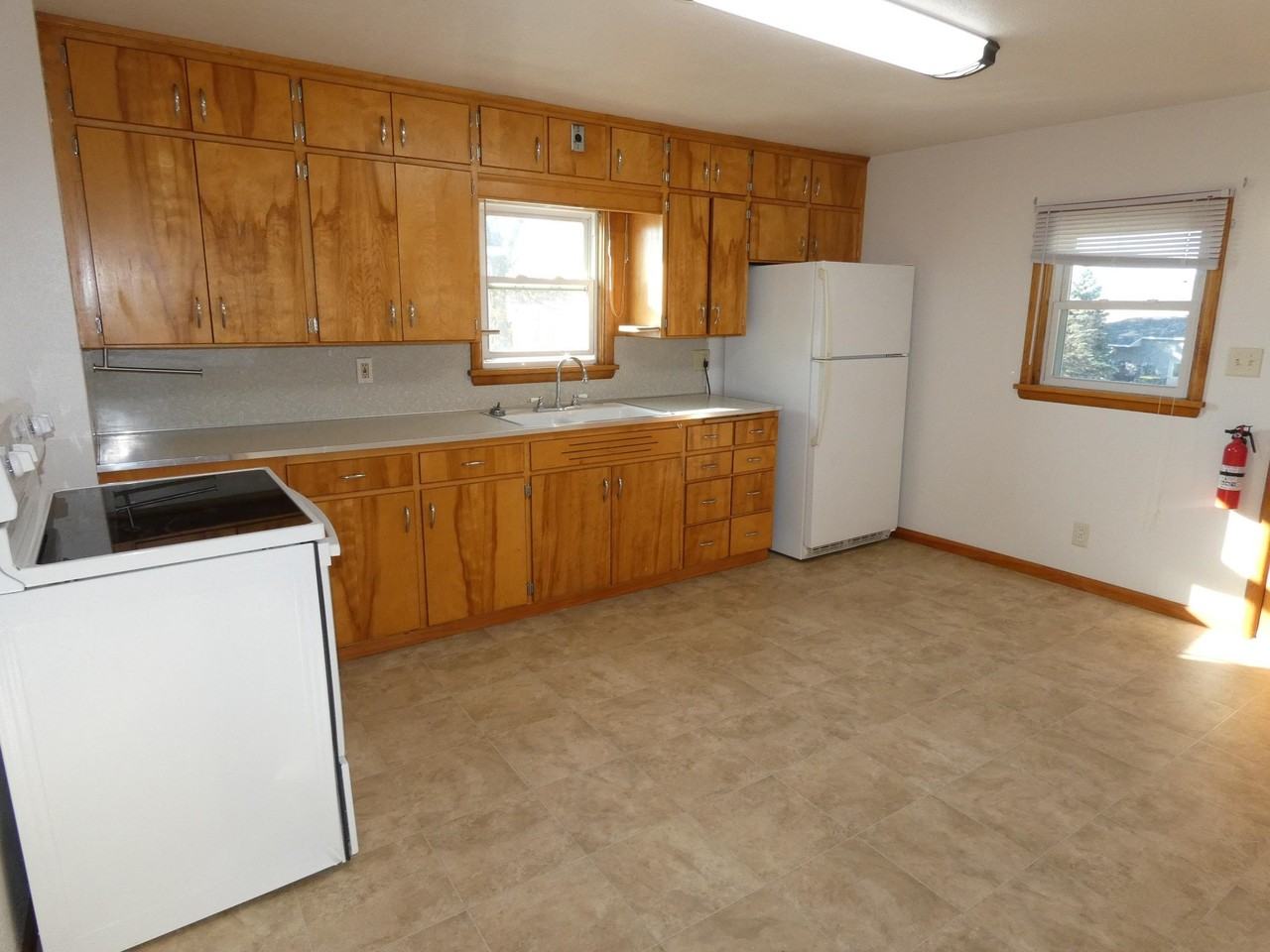 137 N Wacouta Ave - Photo 2 of 15