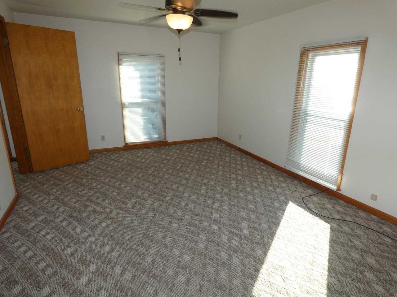 137 N Wacouta Ave - Photo 5 of 15