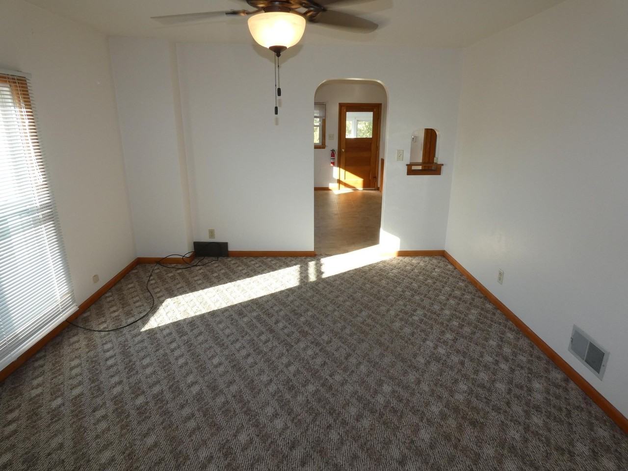 137 N Wacouta Ave - Photo 6 of 15