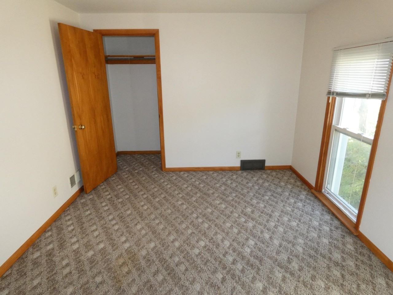 137 N Wacouta Ave - Photo 7 of 15