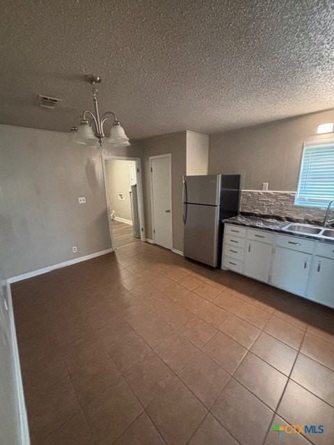 501 S Main St - Photo 4 of 13