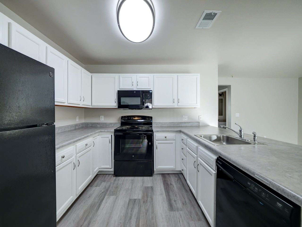 Columbia Woods Apartments - Photo 4 of 22