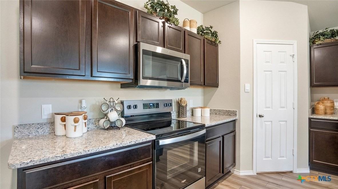 2518 Clarkston Dr - Photo 3 of 12