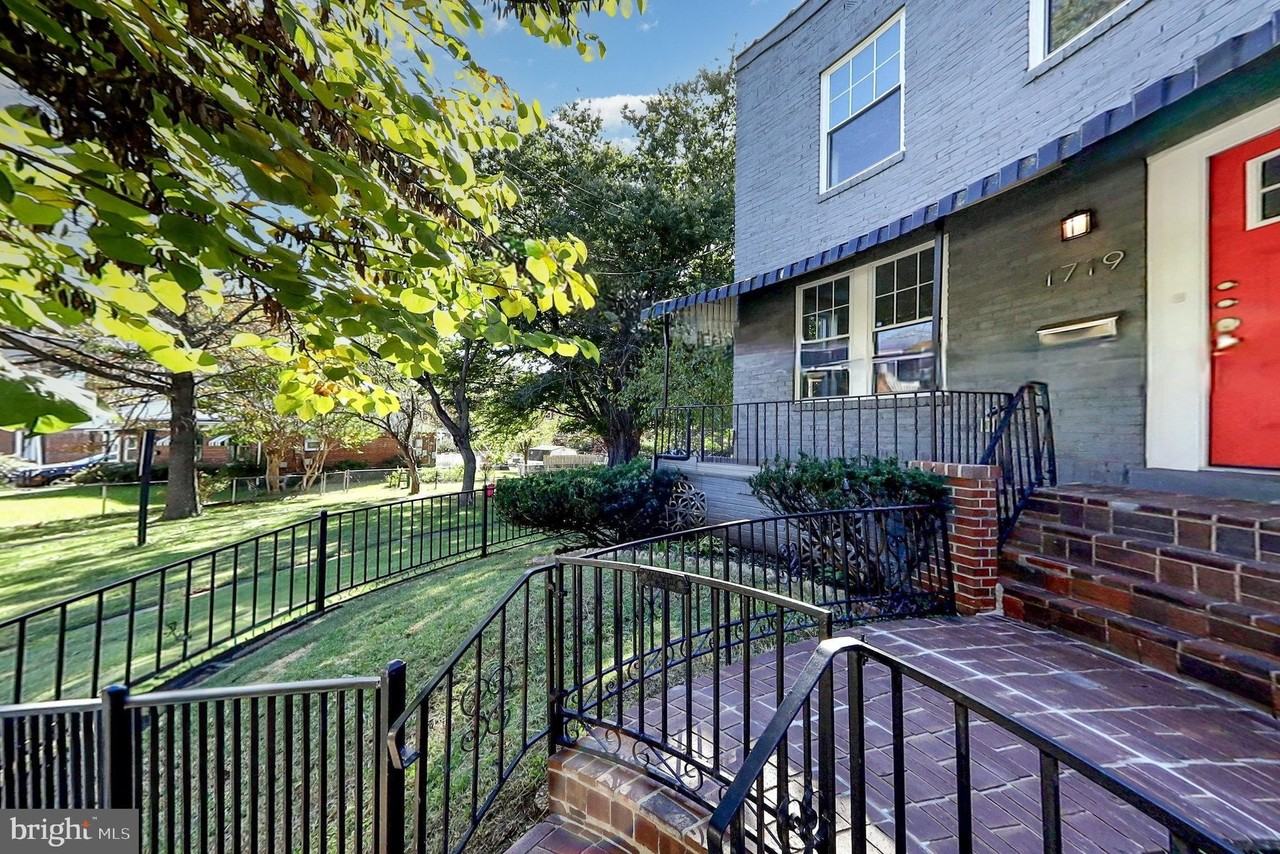 1719 Frankford St Se - Photo 2 of 28