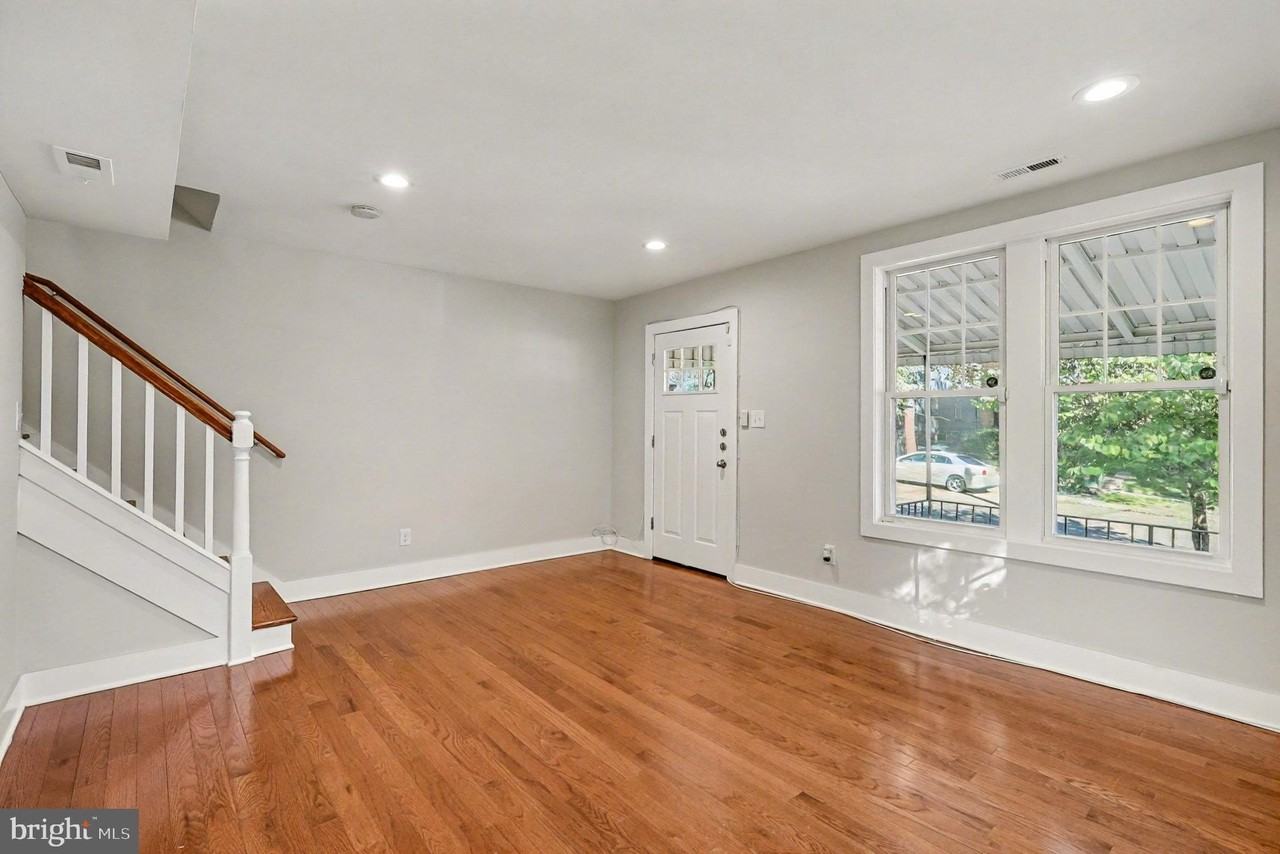 1719 Frankford St Se - Photo 4 of 28