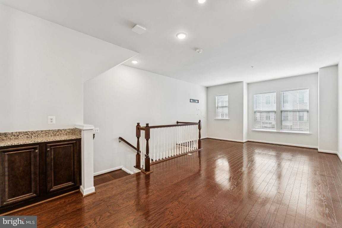 2706 Wessex Cir - Photo 4 of 30