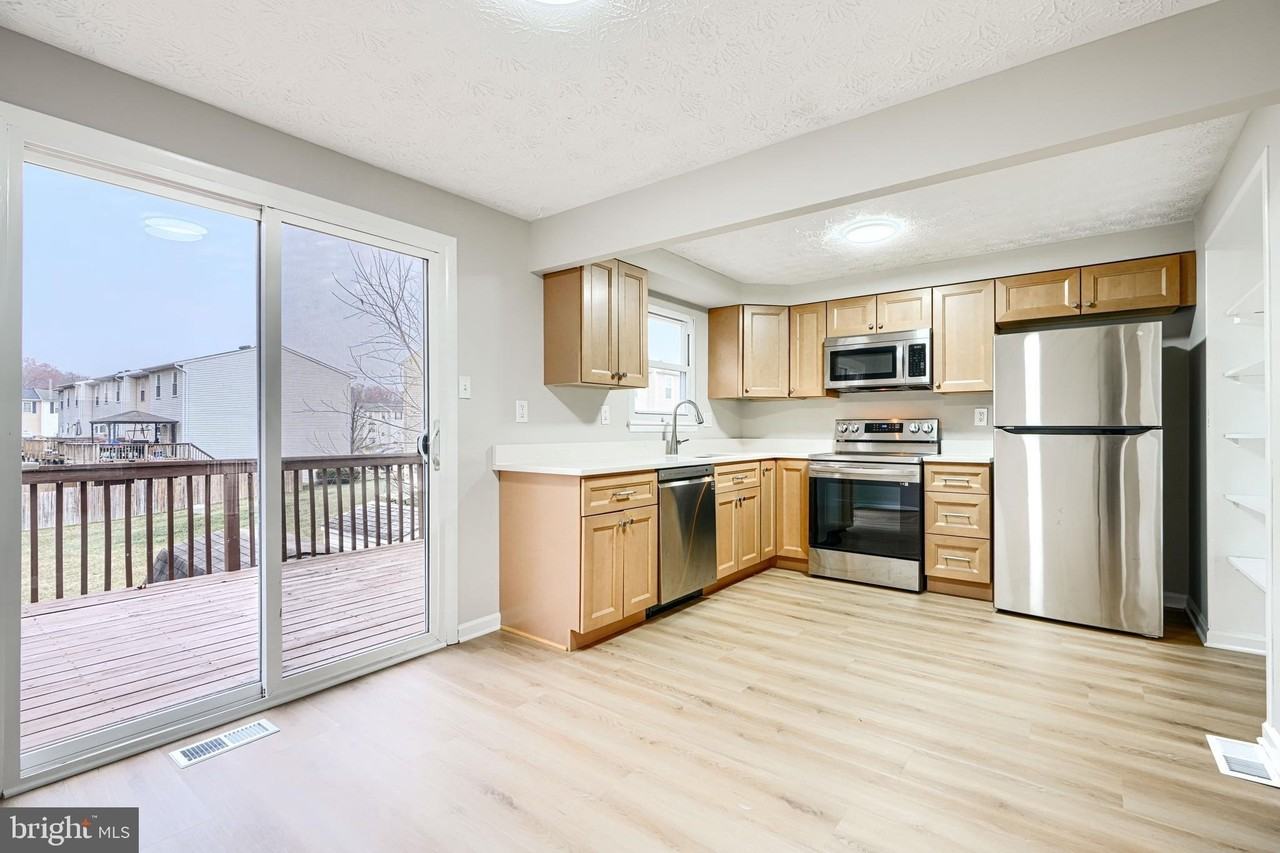 422 Machias Pl - Photo 5 of 30