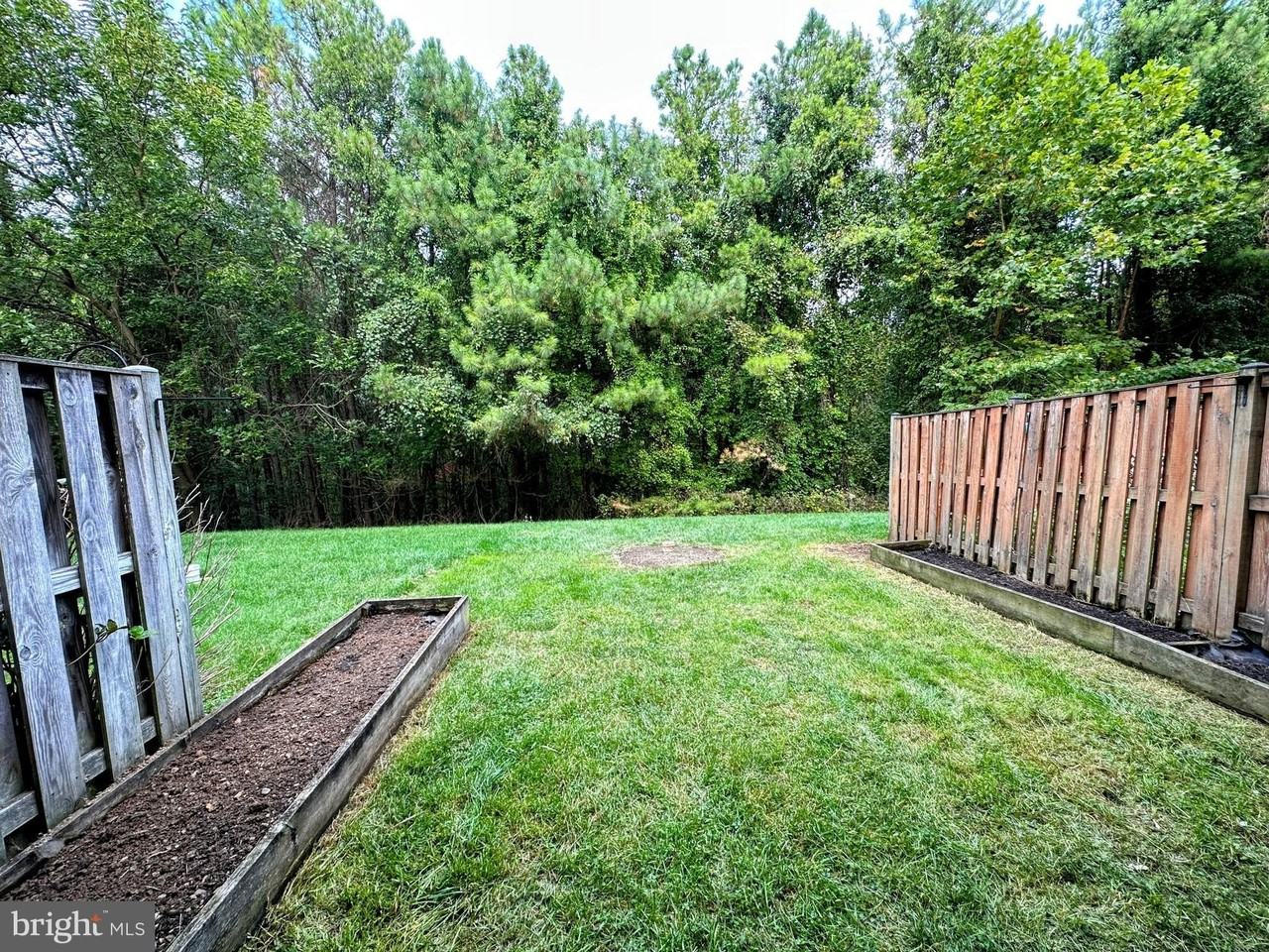 6135 Newport Ter - Photo 3 of 33