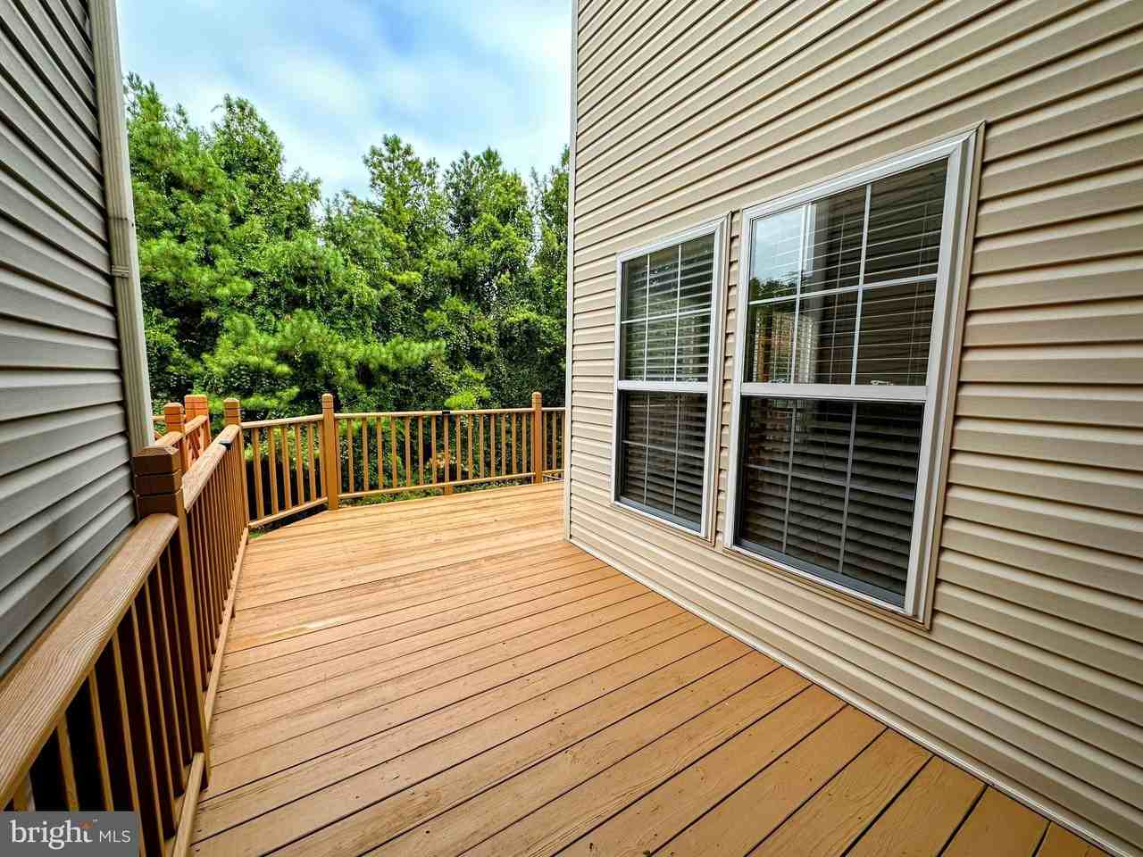 6135 Newport Ter - Photo 4 of 33