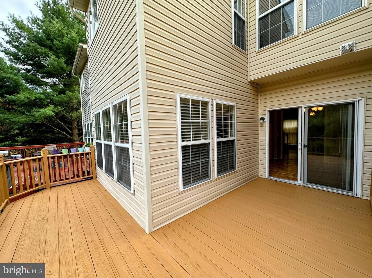 6135 Newport Ter - Photo 5 of 33