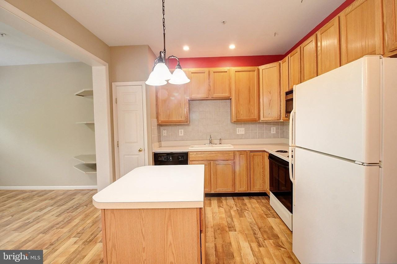 6135 Newport Ter - Photo 7 of 33