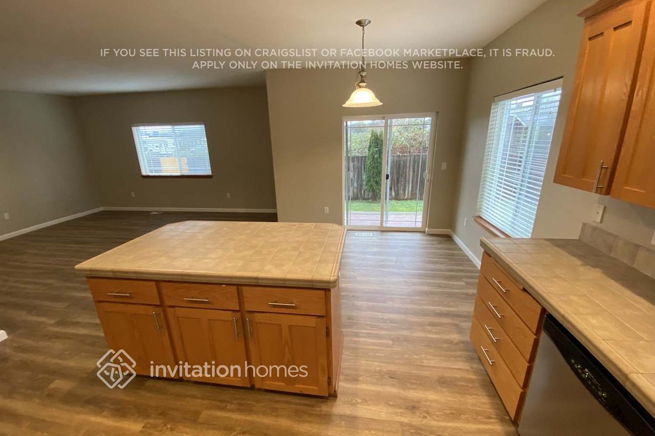 1411 7th Ave Se - Photo 5 of 17