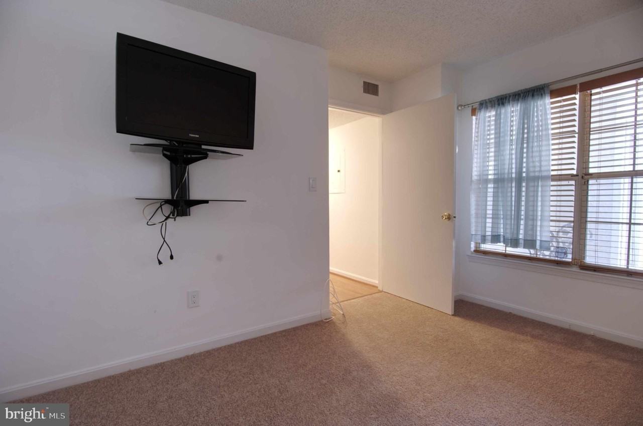 1007 Fallcrest Ct Unit 4-104 #4-104 - Photo 4 of 22