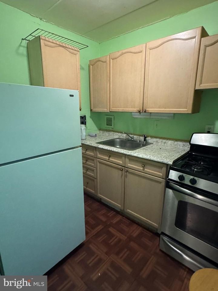 6011 Emerson St Apt 606 #606 - Photo 6 of 9