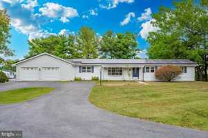 featured image of 6 Schaller Ln