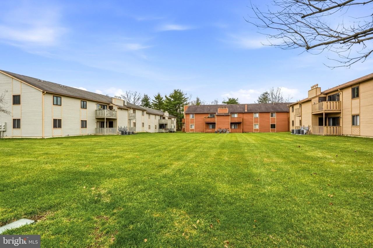 1404 Woodhollow Dr - Photo 3 of 30