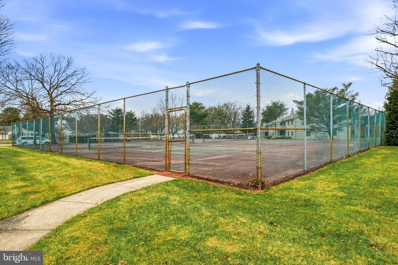 1404 Woodhollow Dr - Photo 4 of 30