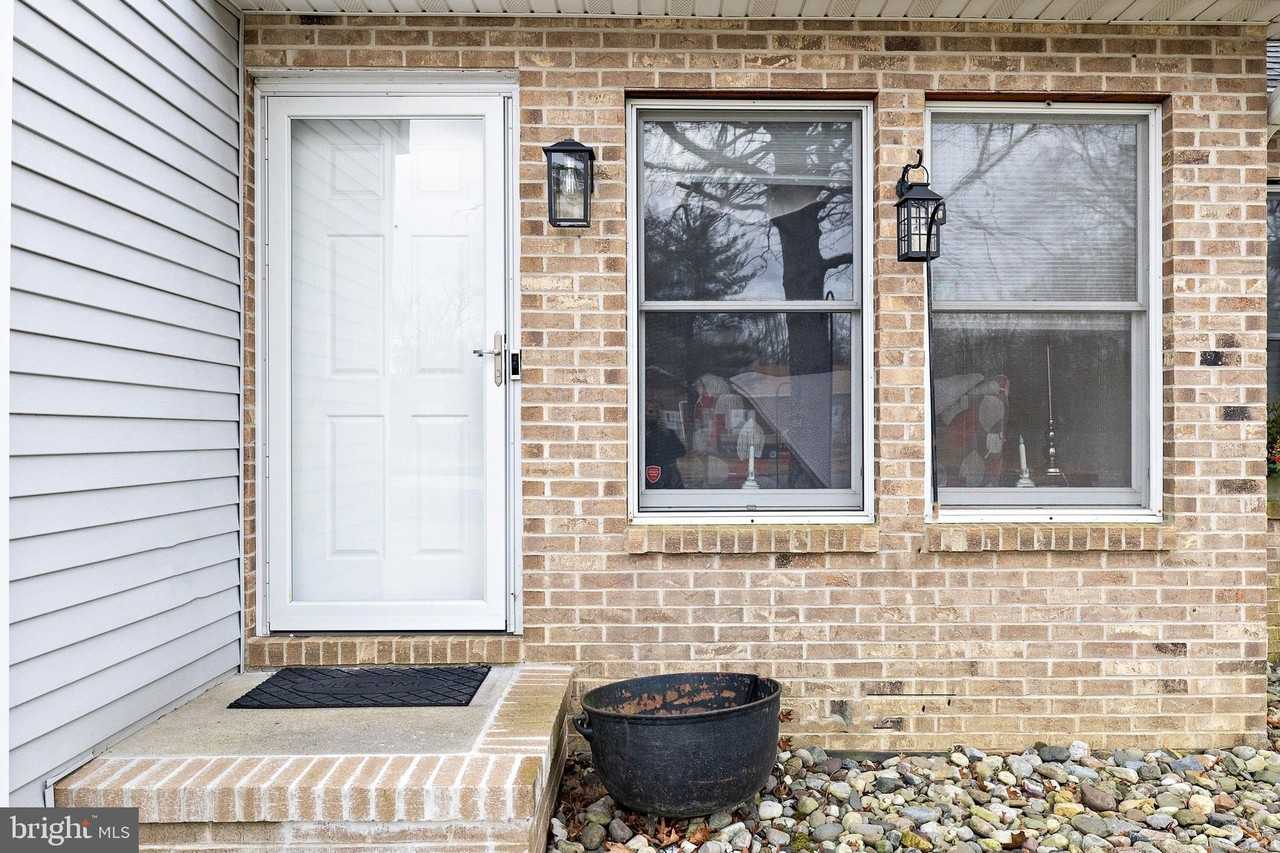 937 Magnolia Rd - Photo 4 of 37