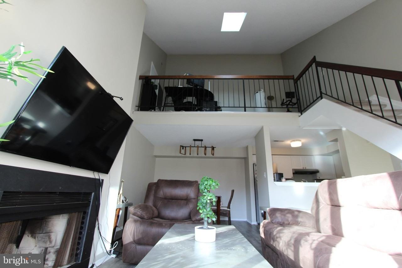 1016 Aspen Dr - Photo 3 of 30