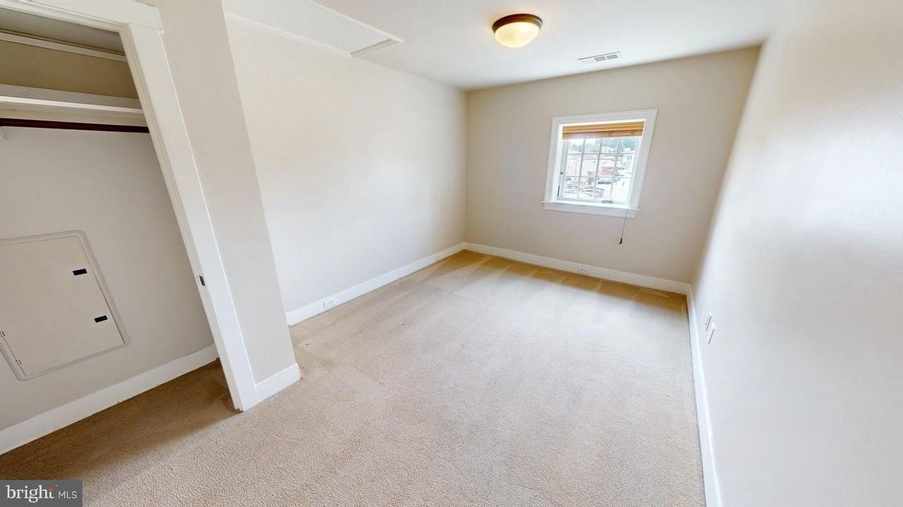 6 S Valley Rd Apt D #D - Photo 4 of 7